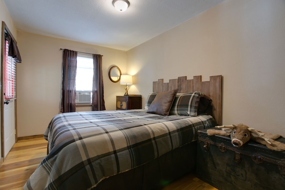 Premium Cabin, 2 Double Beds, Non Smoking, Kitchen (Linens Included, No Pets Allowed) photo 2