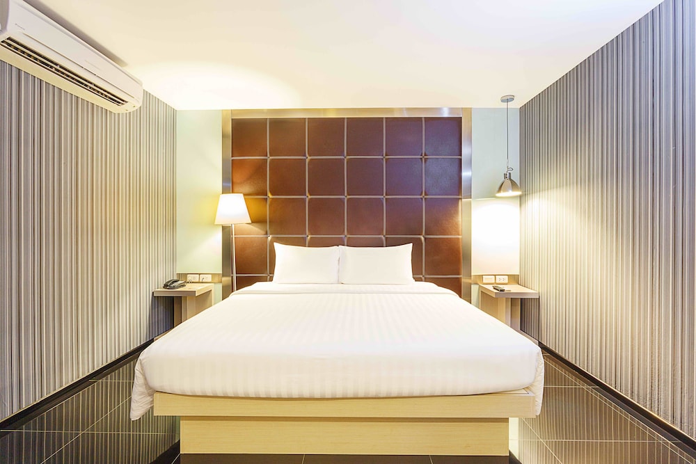 Superior Room, 1 King Bed - Photo 2
