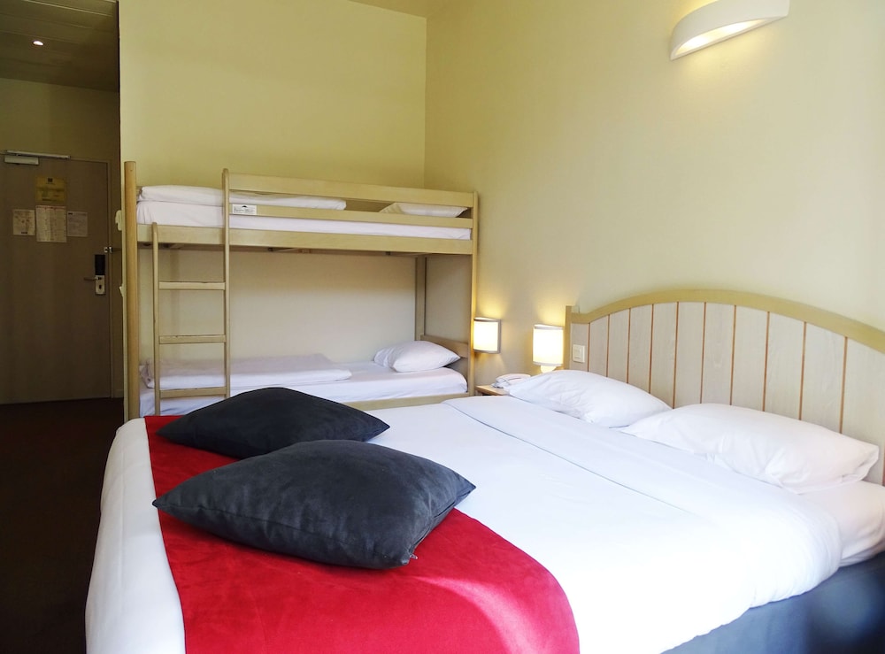 Standard Room, Multiple Beds photo 2