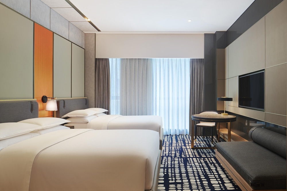Room, 2 Double Beds, City View - Photo 3