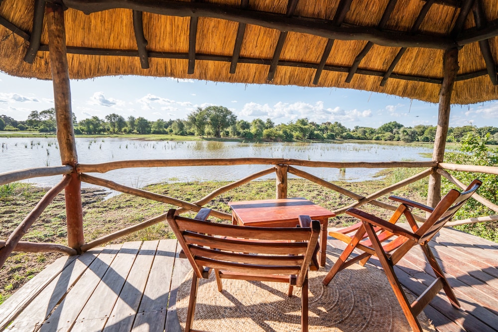 Comfort Chalet, 2 Twin Beds, Private Bathroom, River View photo 2