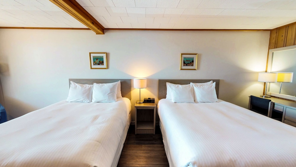 Room, 2 Queen Beds, View (Bonaventure Island (Regular Room) photo 3