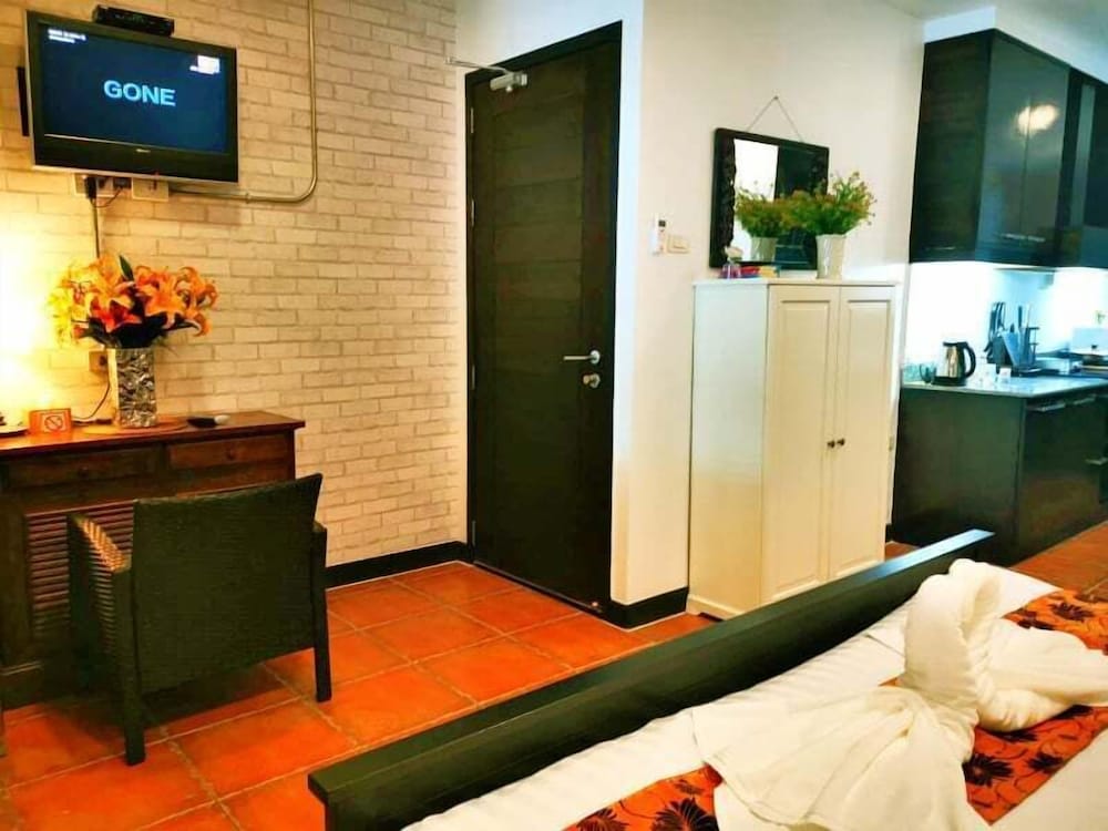 2 Bedroom Seaview Suite with Kitchen photo 3