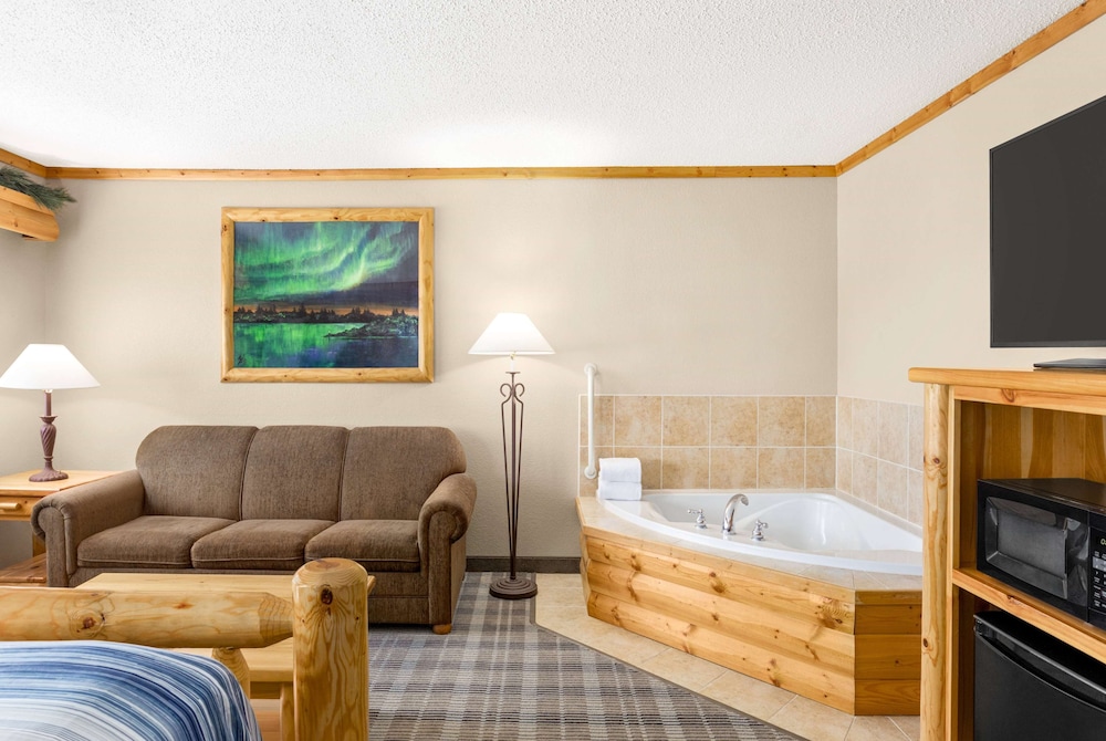 Suite, 1 King Bed, Accessible, Non Smoking (One-Bedroom) photo 3