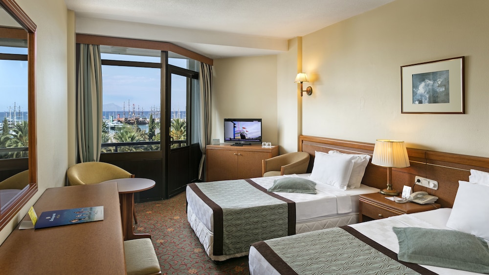 Standard Room (Land View)