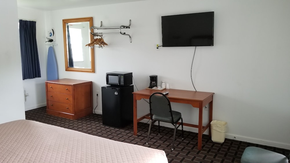 Standard Room, 1 King Bed, Non Smoking photo 3