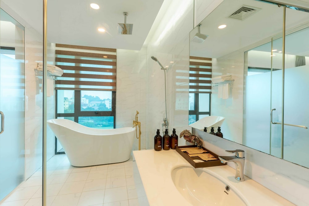 Suite - Photo 4