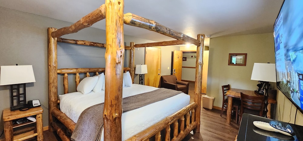 Premium King Suite No Pets photo 1