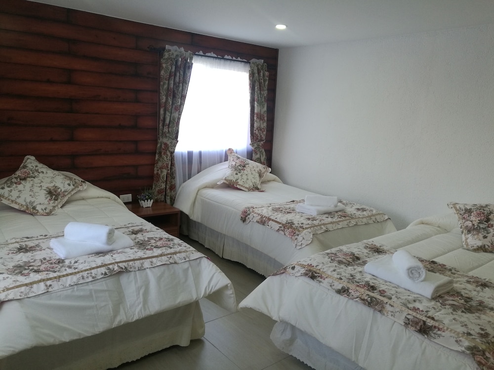 Standard Triple Room, 3 Twin Beds, Private Bathroom photo 3