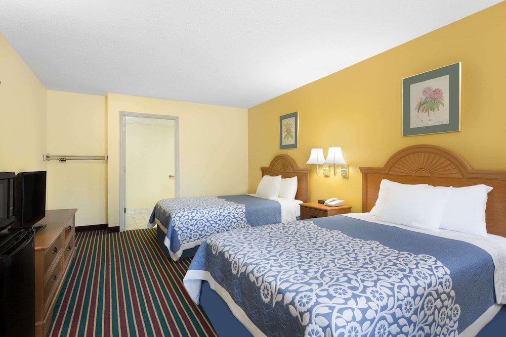 Room, 2 Double Beds, Accessible - Photo 2