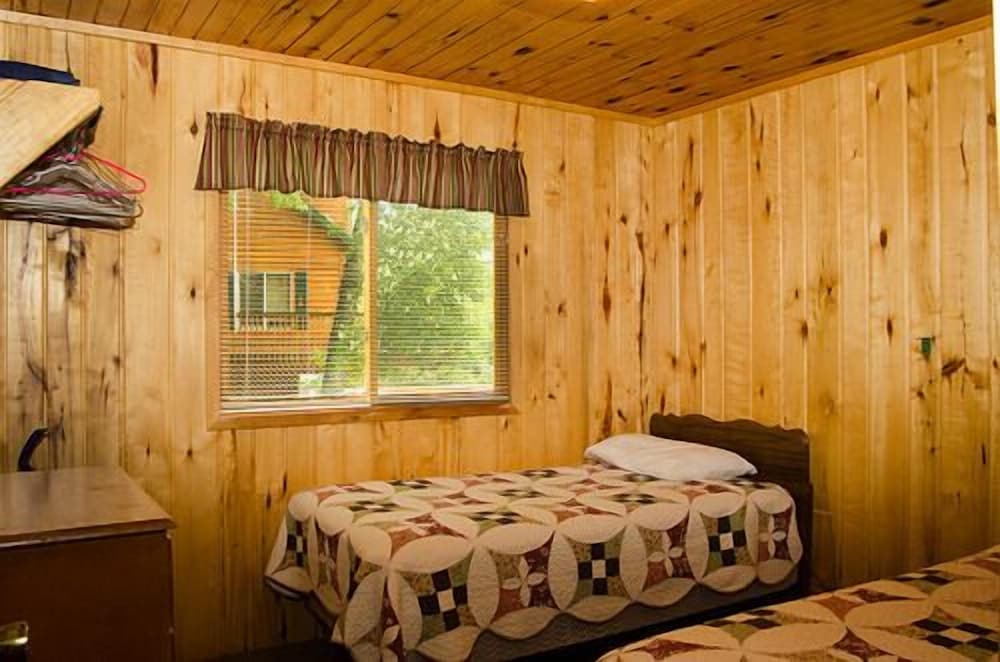 Cabin, 2 Bedrooms (Cabin 1 or 2) photo 3
