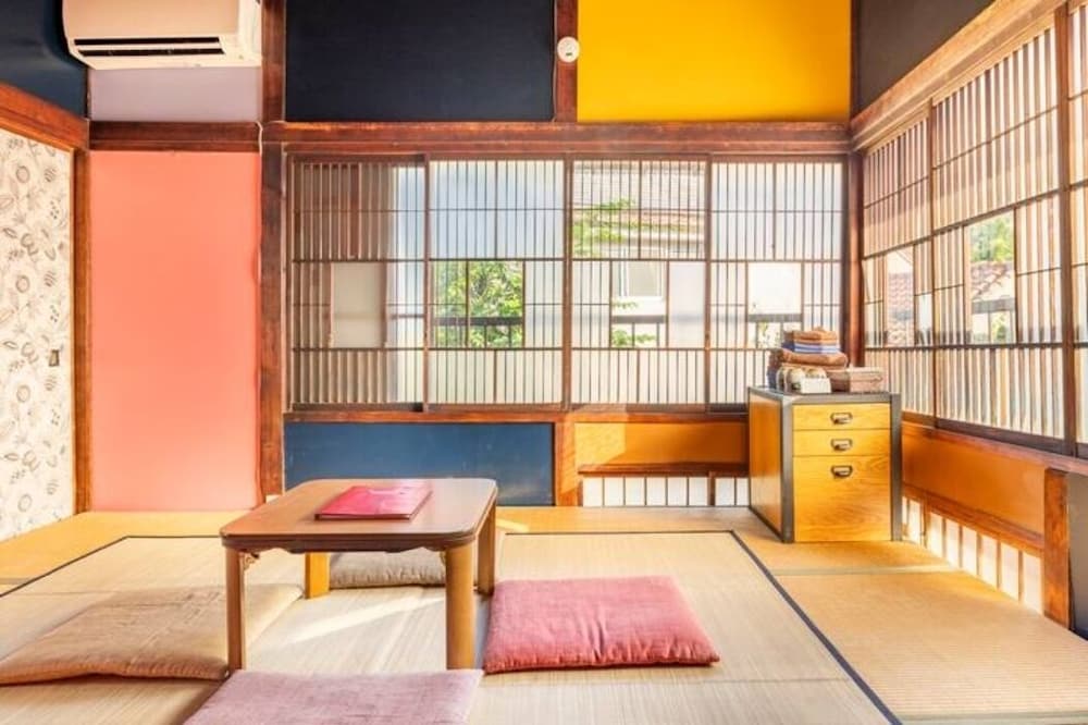 Superior Japanese Style Room with Shared Bathroom (Rainbow) photo 1