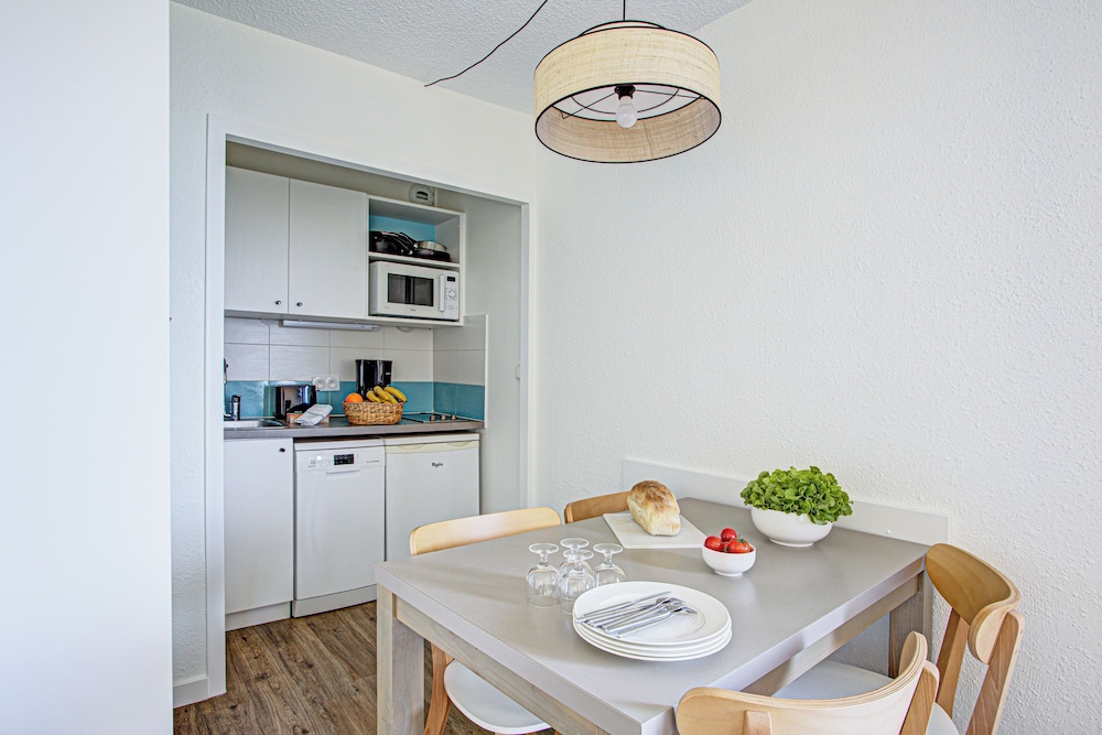Studio 2 adults and 2 children (-12 years old) - 1 sleeping above - Air conditioned - Terrace or b photo 2
