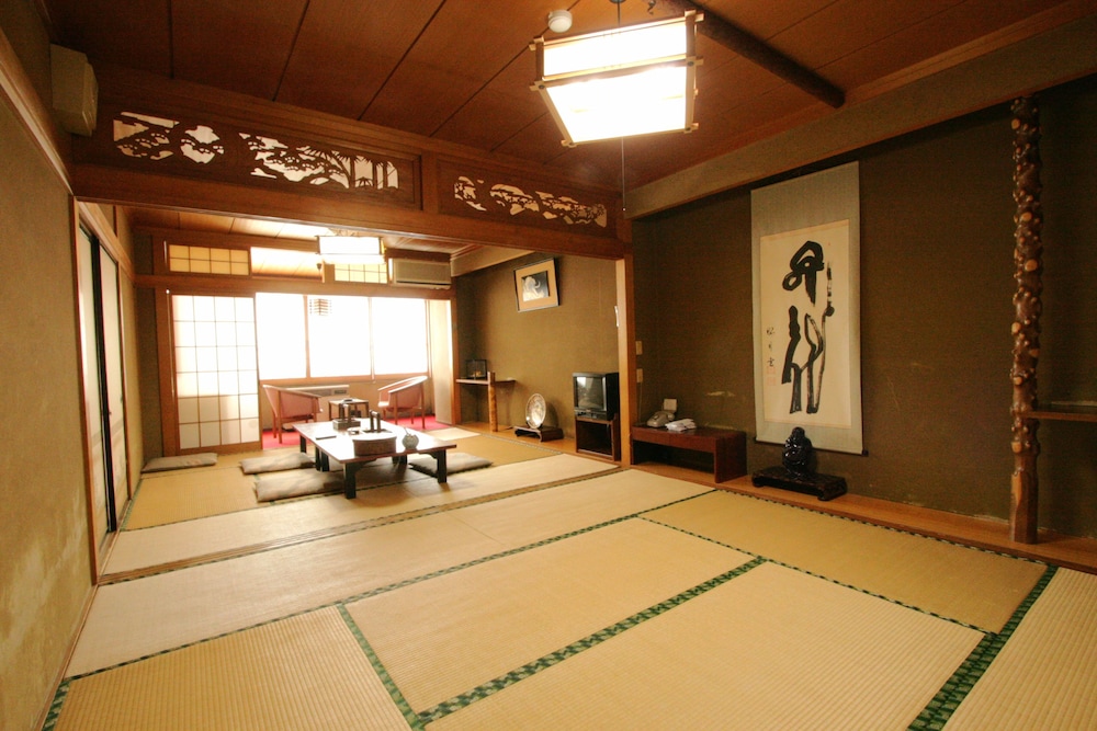 Traditional Room, 2 Bedrooms, Non Smoking, Shared Bathroom