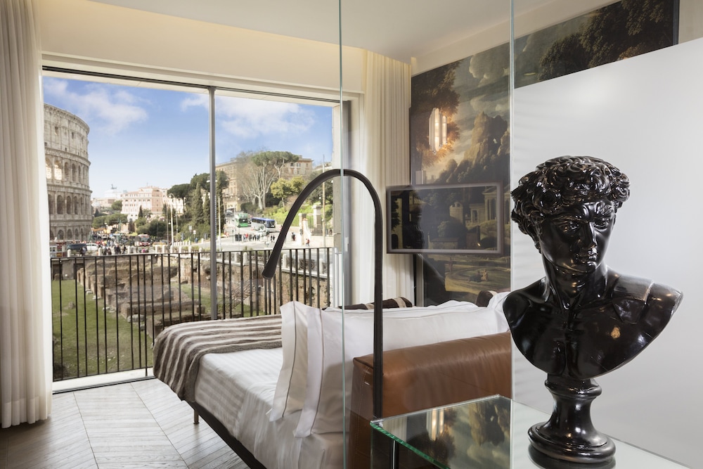 Junior Suite, 1 King Bed (Colosseum View)