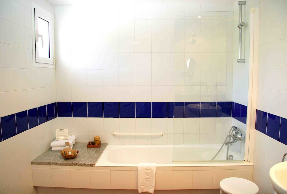 Basic Room, 1 Double Bed photo 2
