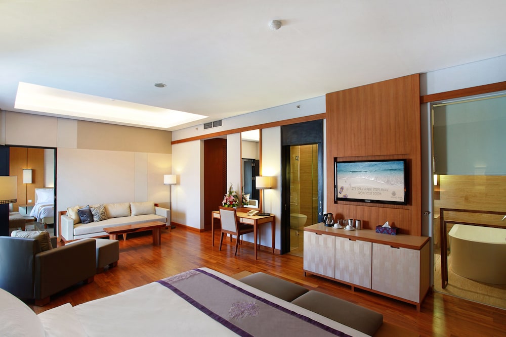 Executive Suite - Photo 9