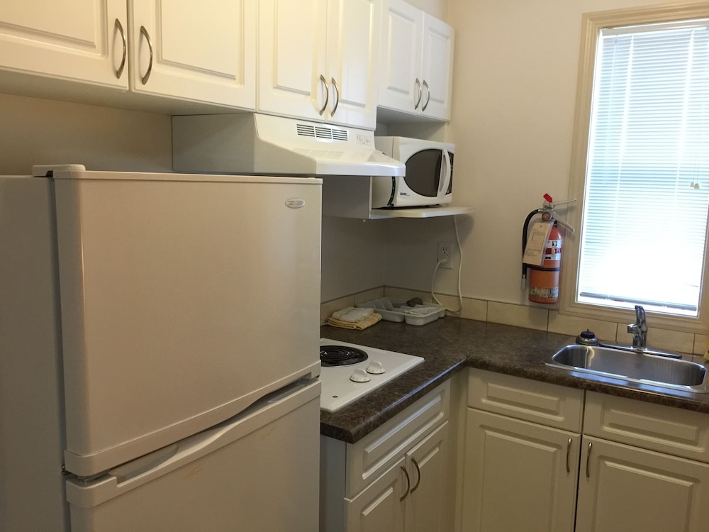 Deluxe Room, 1 Queen Bed, Kitchenette