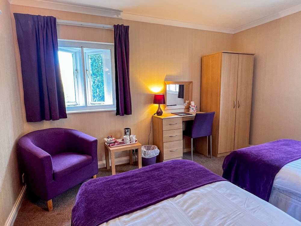 Twin Room, Ensuite photo 3