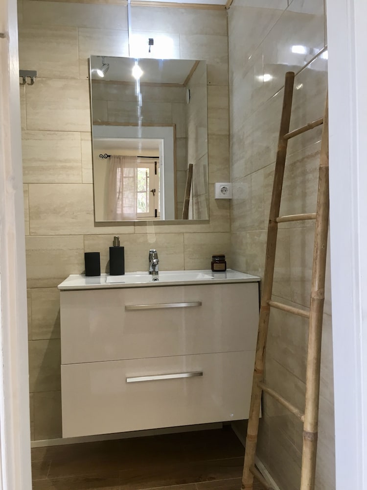 Economy Double Room, Private Bathroom, Ground Floor photo 2