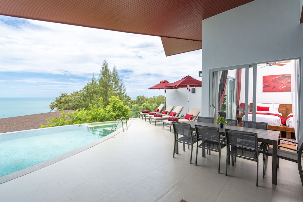 3-Bedroom Villa with Sea View photo 3