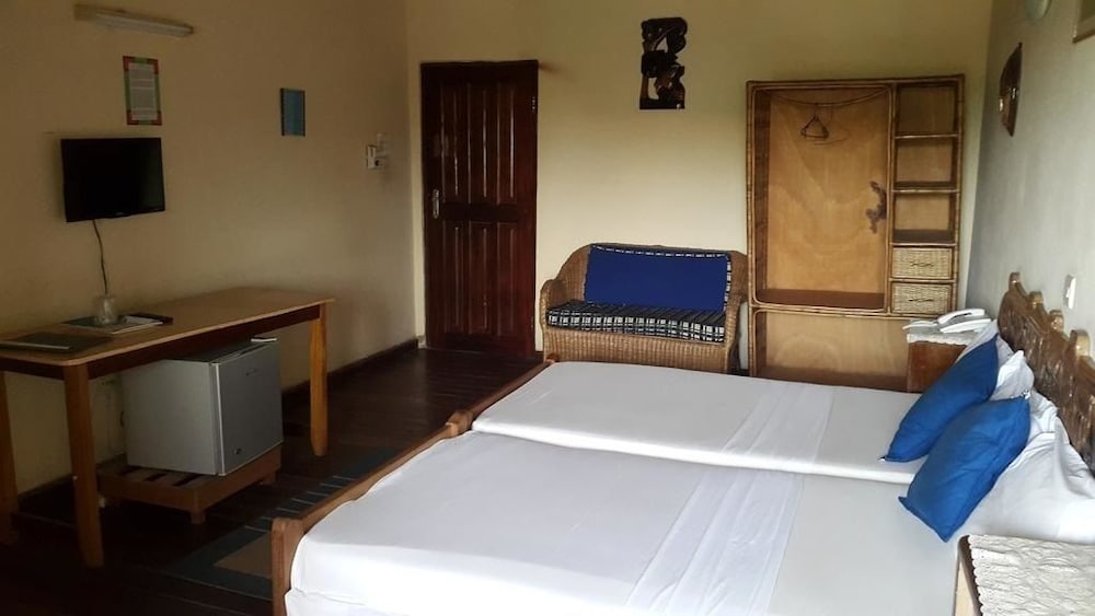 Twin Room (Tackie - Private Bathroom) photo 2
