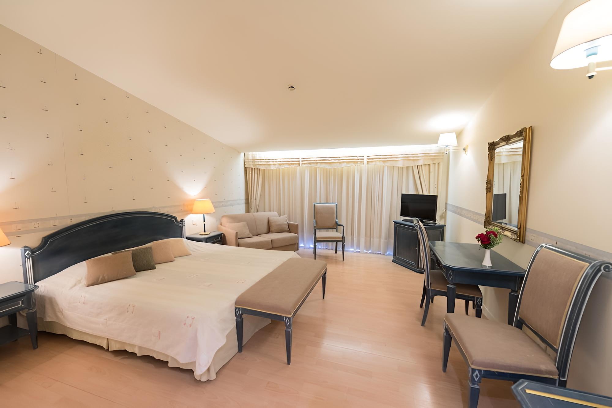 Standard Triple Room, Partial Sea View photo 1