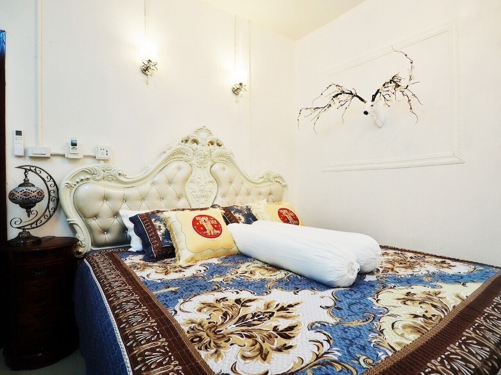 Deluxe Suite - Photo 8
