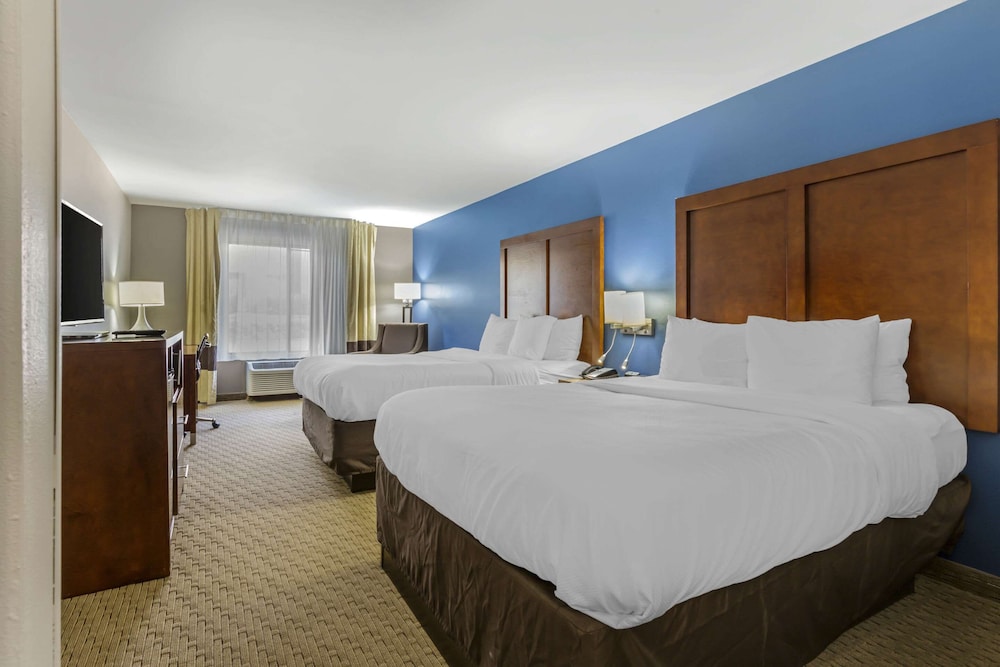 Standard Room, 2 Queen Beds, Non Smoking - Photo 11