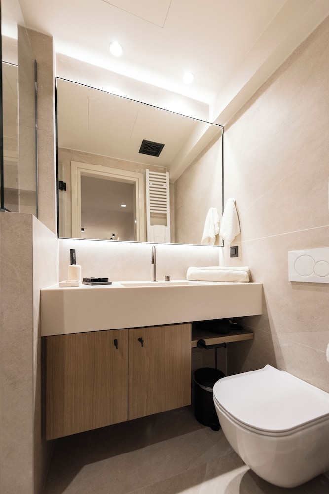 Superior Suite with Pool & Mountain View photo 3