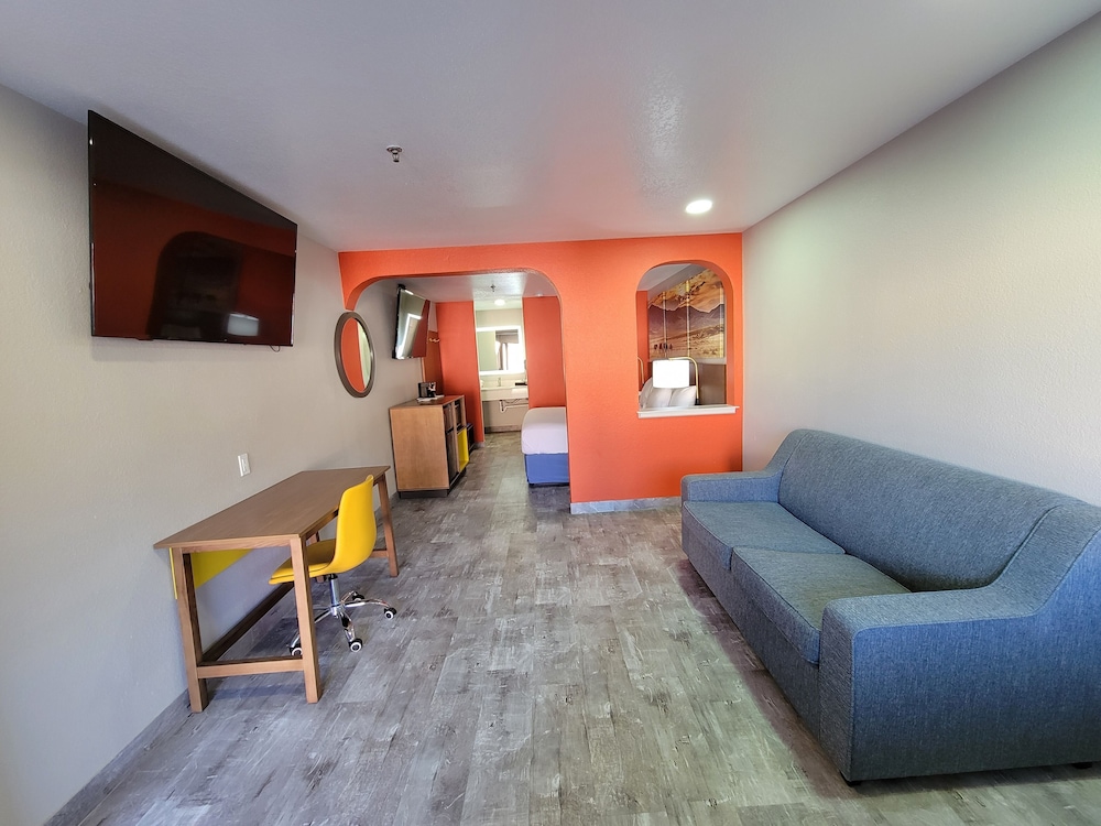 Studio Suite, 1 King Bed, Non Smoking - Photo 1