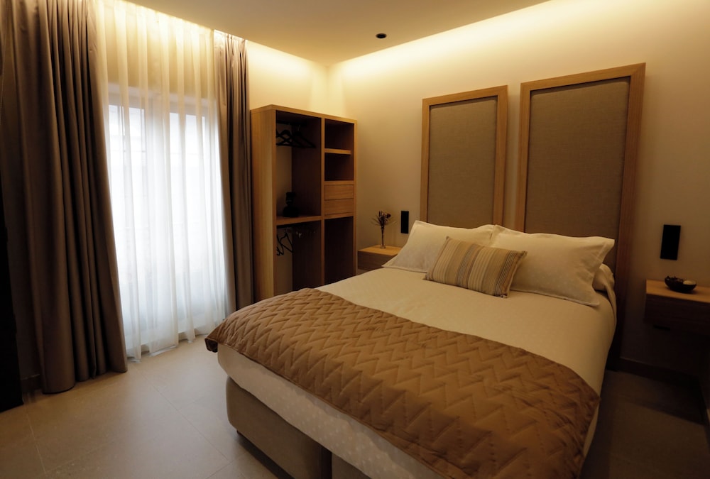 Habitación Doble Estándar, Baño Privado, Vista a la Ciudad