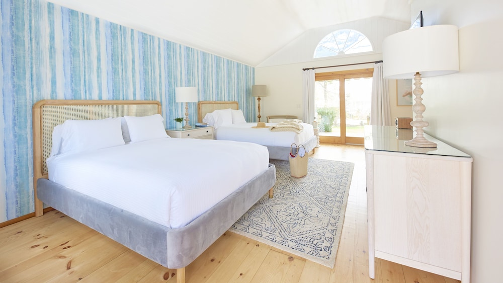 Standard Room, 2 Queen Beds photo 3