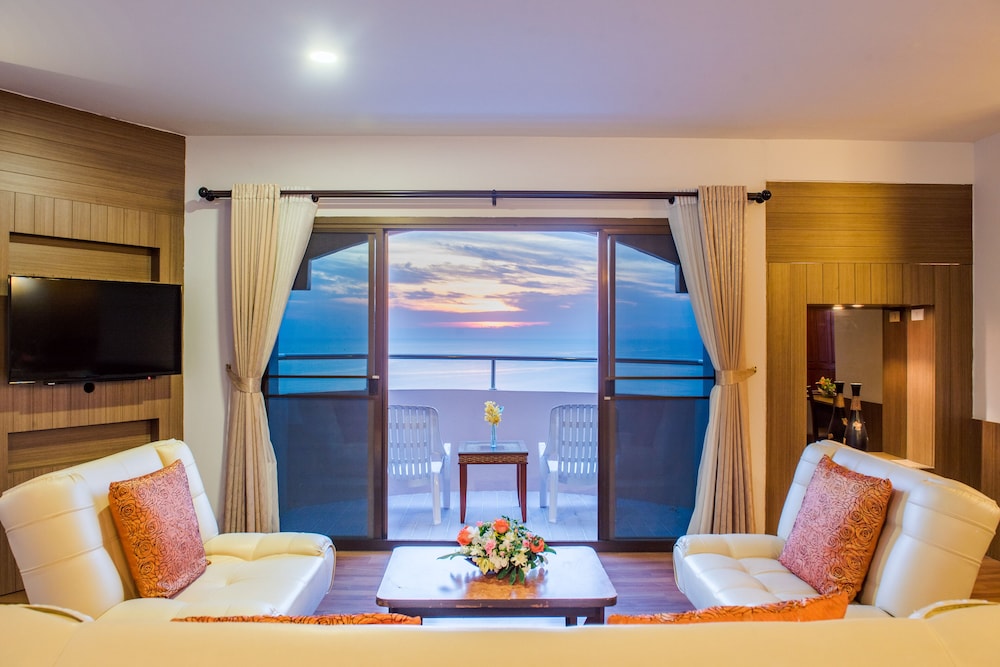 Executive Family Ocean View Suites - Photo 8