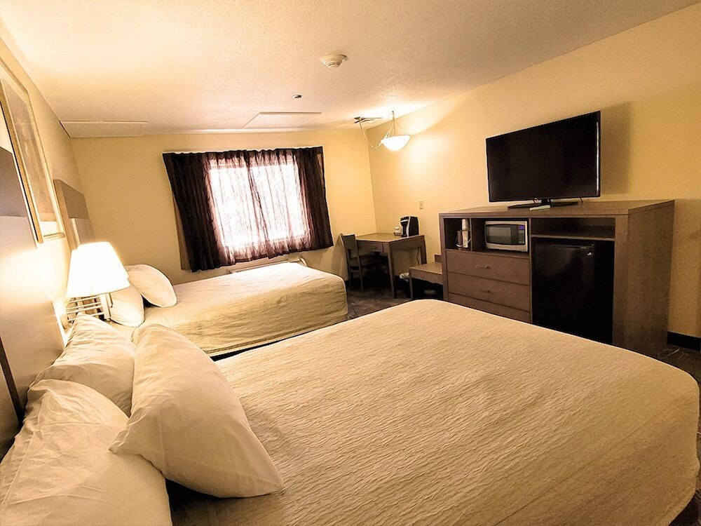 Room, 2 Queen Beds (Main Hotel) photo 3