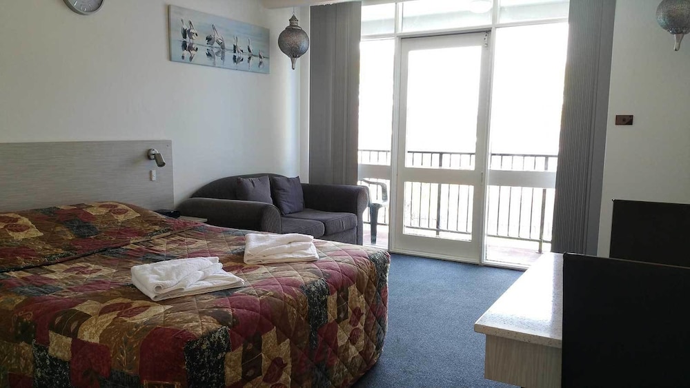Standard Room, Non Smoking, Kitchenette (3-Day Queen)