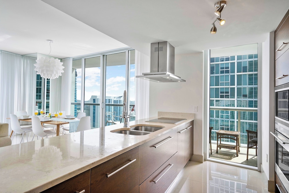 Boutique Corner Apart, 2/2, Sofa Bed, Ocean View, Balcony4202 thumbnail 5