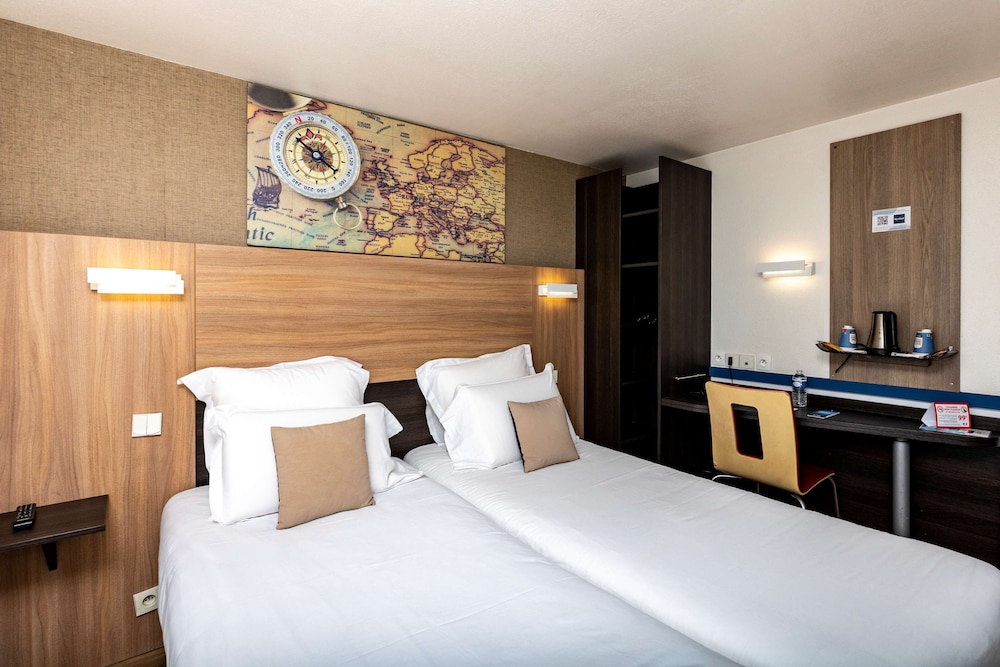 Standard Room, 3 Twin Beds photo 1