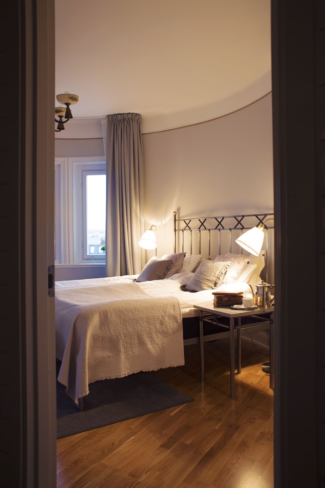 Luxury Suite, 1 Bedroom, Canal View, Corner