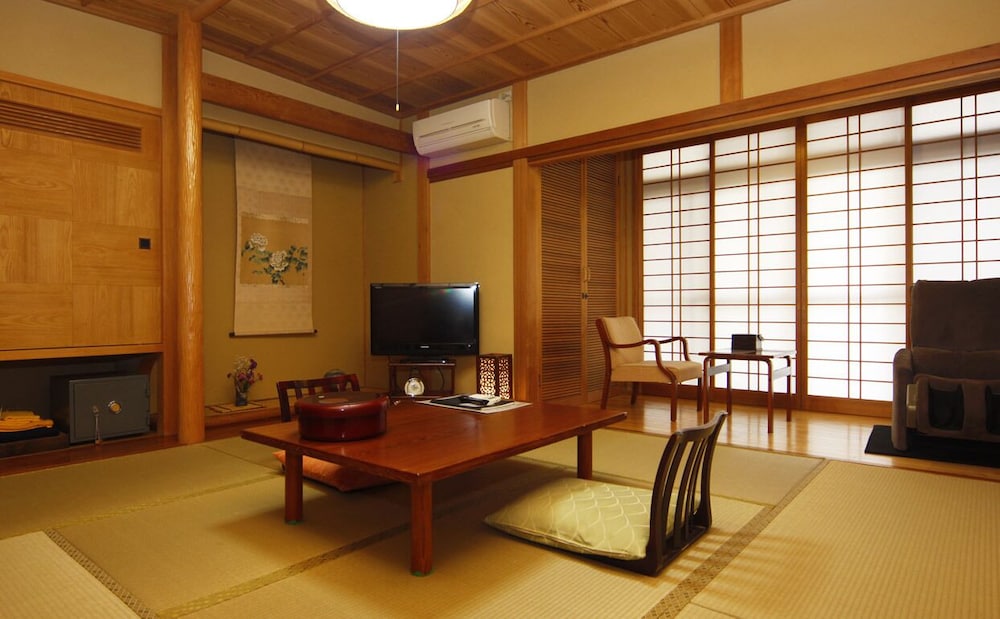 Japanese Style Room with Toilet - Photo 6