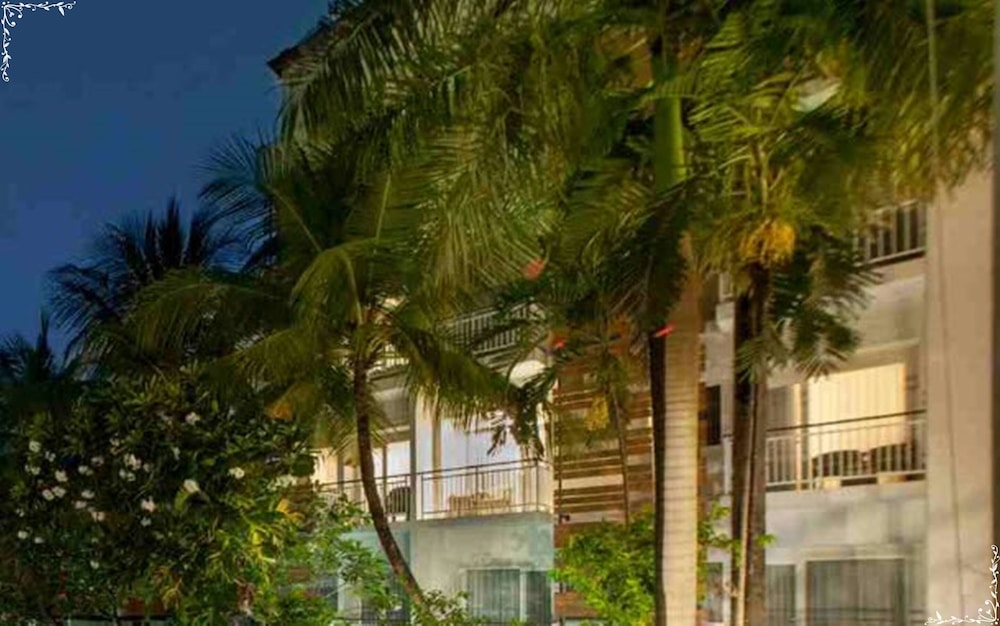 Deluxe Wing Room Pool View - Photo 3