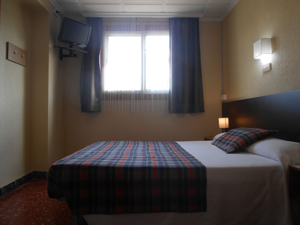 Basic Double Room, Shared Bathroom