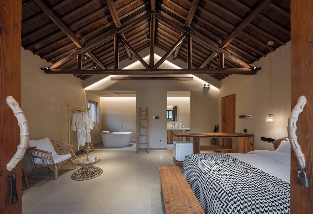 Basic Double Room, Balcony, Hill View