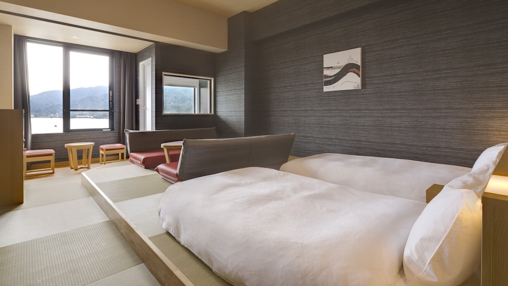 Executive Twin Room, Non Smoking, Sea View (Separated Bath and Toilet) - Photo 1