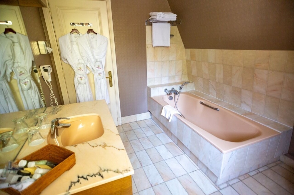 Classic Double Room, Ensuite, Courtyard View (Monsieur De Coligny) - Photo 7