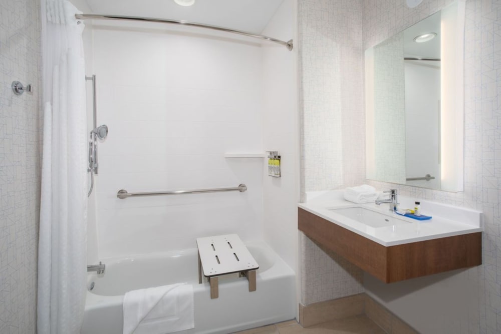 Suite, 2 Queen Beds, Transfer Shower (Communications Accessible) - Photo 2