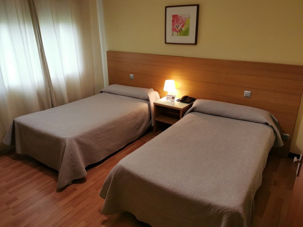 Standard Double Room - Photo 2