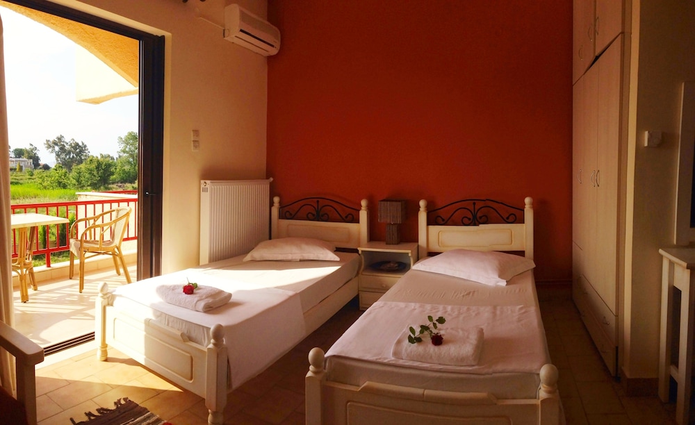 Standard Studio, 1 Bedroom, Garden Area photo 3