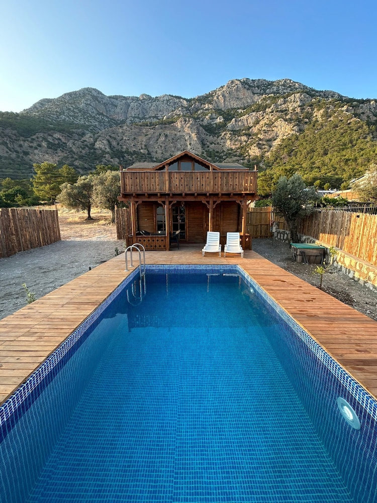Exclusive Bungalow, Pool View photo 2