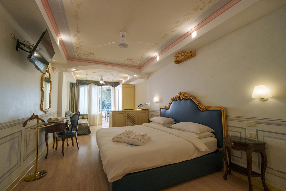 Deluxe Suite, Terrace, Lake View - Photo 2